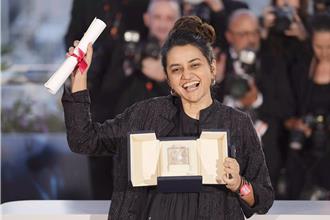 坎城得主領獎黑歷史被起底　35位學生被校方告上法院