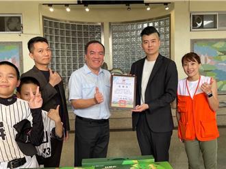 屏山國小球隊經費拮据 「郡都」捐贈10萬訓練津貼