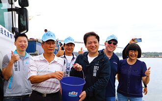 貝富新能源攜新竹區漁會 魚苗放流