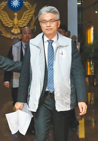 陳英鈐連署批違憲 藍酸忘了丟臉下台