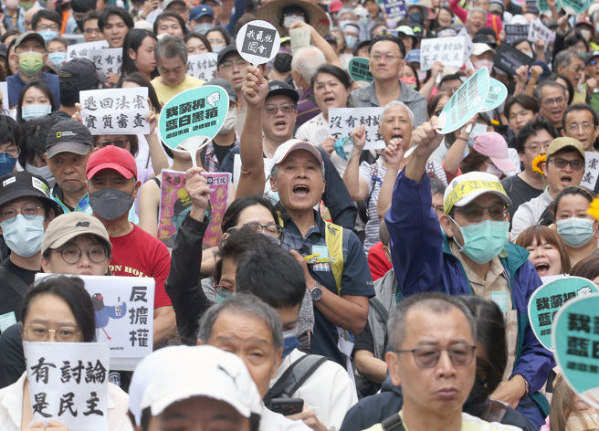 民团发起青鸟行动，前往立法院外陈情抗议，却吵到一旁儿童医院。（示意图／范扬光摄）