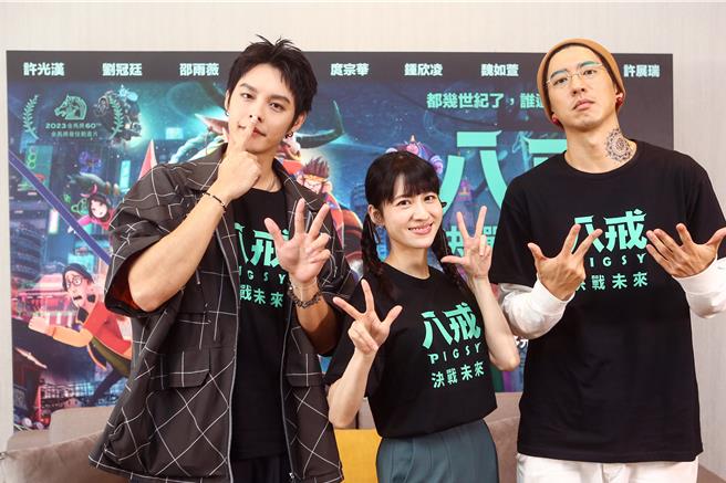 曹佑寧（左起）、连俞涵、傅孟柏接受本报专访。（邓博仁摄）