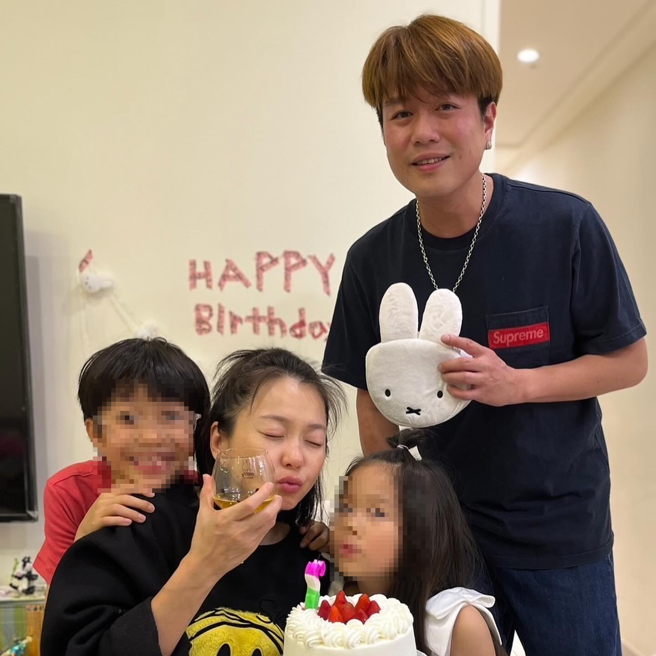 今年六月生日一家人还有一起庆生。（图／翻摄自六月脸书）