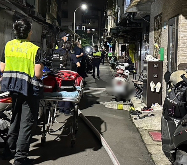 赖男28日深夜与家人发生口角，情绪不稳竟将厨房瓦斯桶搬至客厅企图引爆。( 叶庭欣/翻摄 )