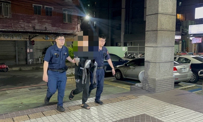 警方移送画面。（图 / 刘咏韵翻摄）