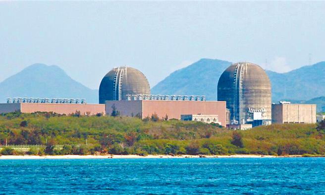 核三廠1號機今年7月除役，屆時將出現3.1％電力缺口，經濟部規畫大潭電廠7、9號機組及再生能源填補。（本報資料照片）