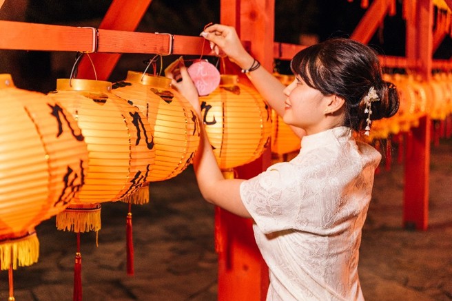 民眾可領取祈福卡至各裝置綁上祈福卡與心願結緣。（圖／新北市政府觀光旅遊局提供）