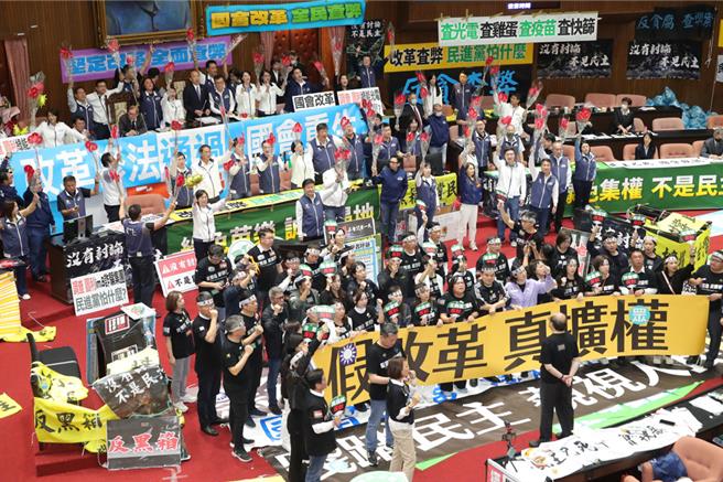 立法院昨三读通过「立法院职权行使法修正案」，监察院昨日指称，该案有违五权宪政体制。国家人权委员会今又指，有违国际人权公约意旨。（资料照／黄世麒摄）