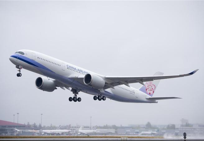 华航砸百亿执行15架A350-900型客机客舱设备升级改善案。图／