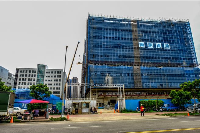 新竹縣AI智慧園區4家大廠下半年起將陸續完工啟用，中時新聞網民調中心公布最新「全國縣市施政滿意度調查」結果出爐，新竹縣在「經濟發展」滿意度連續4年得到全國第一的金獎肯定。（羅浚濱攝）