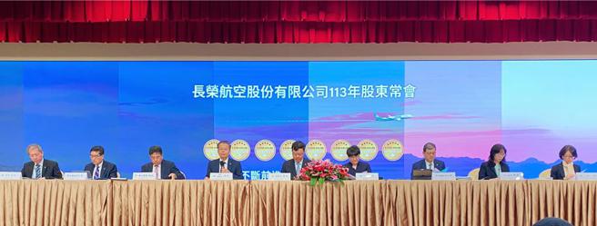 長榮航總經理孫嘉明表示，貨運淡季不淡，下半年旺季更旺，客運第二、第三季訂位情況成長。圖／王淑以