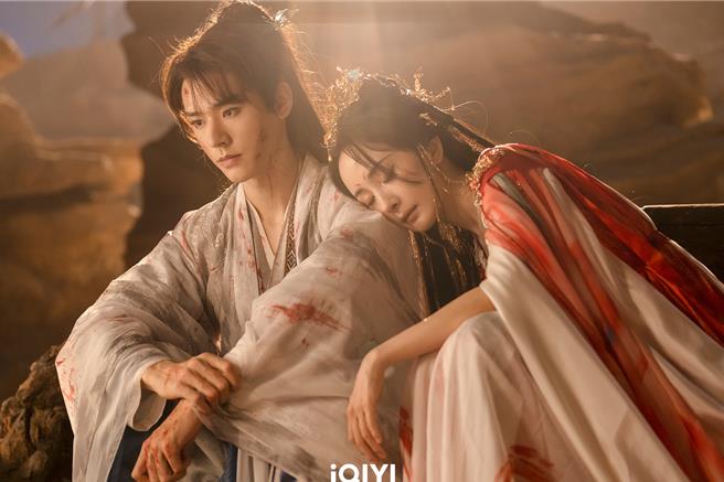 《狐妖小红娘月红篇》衝热度第一，杨幂献祭品文龚俊跳《晚安大小姐》。（爱奇艺国际站提供）