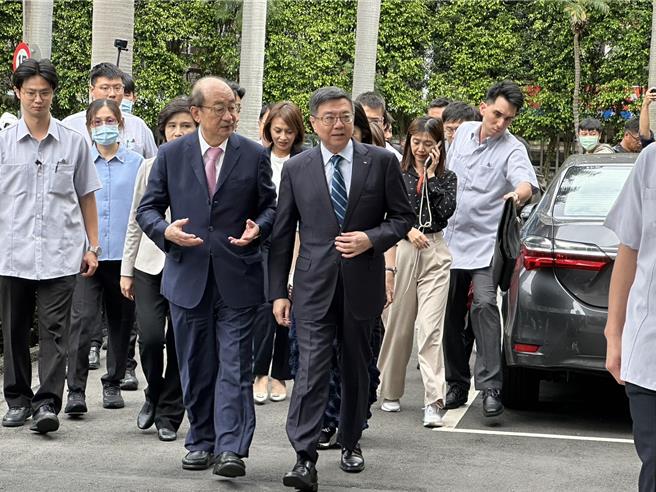 卓榮泰將在31日赴立法院施政報告，今下午先拜會民進黨團。（楊亞璇攝）