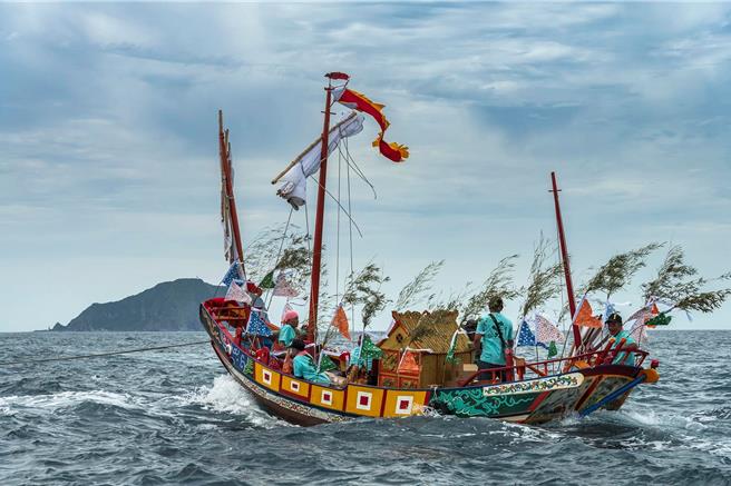 基隆市政府将参加将于31日登场的台北国际观光博览会，主打基隆丰富的文化、艺术与山海美景。图为今年刚列为基隆民俗无形文化资产的「和平岛社灵庙王船祭」活动。（基隆市政府提供／张志康基隆传真）