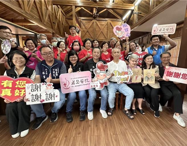 雲林縣虎尾鎮「驛起響愛協會」將於6月8日舉辦愛心園遊會，由各界認購50個愛心攤位，但至今只認購10個攤位，29日協會盼大家能夠用活動支持，不要讓弱勢家庭斷炊。（張朝欣攝）