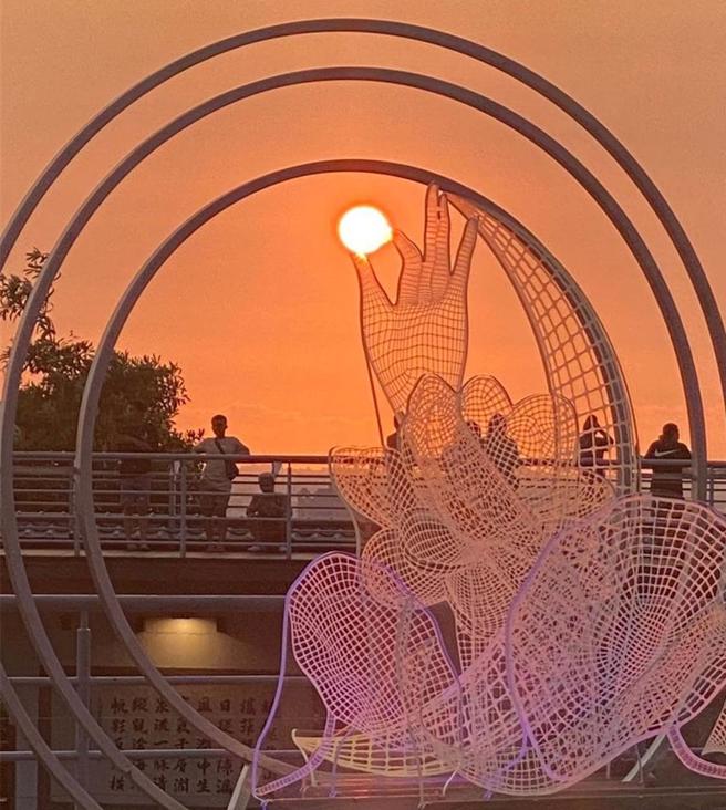 彰化走读艺术节邀请国内外知名艺术家在知名景点设置装置艺术作品，在八卦山大佛前广场设置的作品为「莲印禅心」。（资料照片／孙英哲彰化传真）