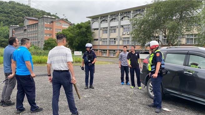 宜蘭縣聖母專校旁停車場今（29日）發生青少年持棍棒鬥毆。（宜蘭縣警察局三星分局提供／吳佩蓉宜蘭傳真）