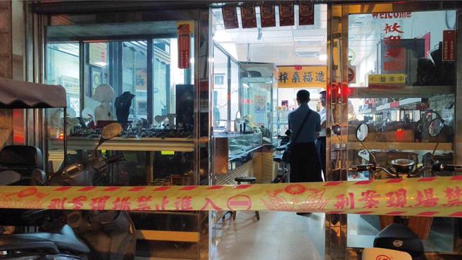 县议员曾美露的银楼遭抢劫。（民眾提供／李京升苗栗传真）