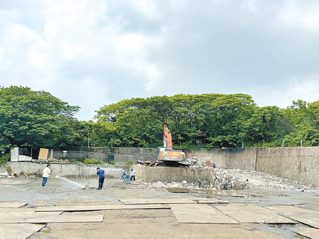 桃园欣荣焚化厂整改，桃园和龟山2区垃圾暂置大埔转运站，引发居民抗议。（蔡依珍摄）