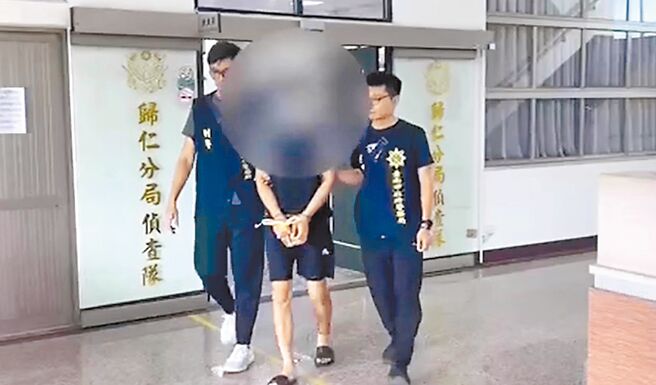 19歲申姓越南籍移工（中）持水果刀刺死同鄉，台南市警方依殺人罪嫌移送法辦。（讀者提供／曹婷婷台南傳真）