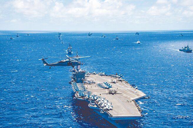两年一度的环太平洋军事演习（RIMPAC 2024）今年6月26日至8月2日登场。图为参加2018环太军演的美国航母编队。（取自美国海军官网）