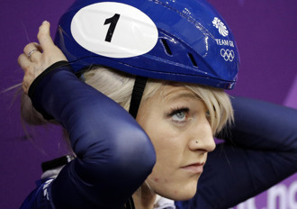 世界冠軍破產！超火辣女將以車為家 靠「暗黑IG」大翻身