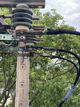 台電外包商拆除高壓電線　電桿突斷裂墜8.5公尺身亡