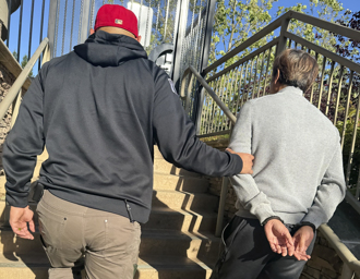 華裔「口臭之狼」潛逃17年落網 她豪宅共枕15年蒙鼓裡