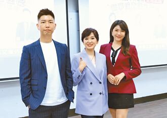 鄭亦真勉學子設目標 哭著也要走到終點