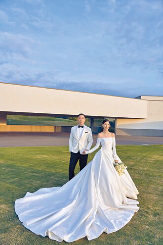 谭以欣穿命定婚纱嫁豪门尪