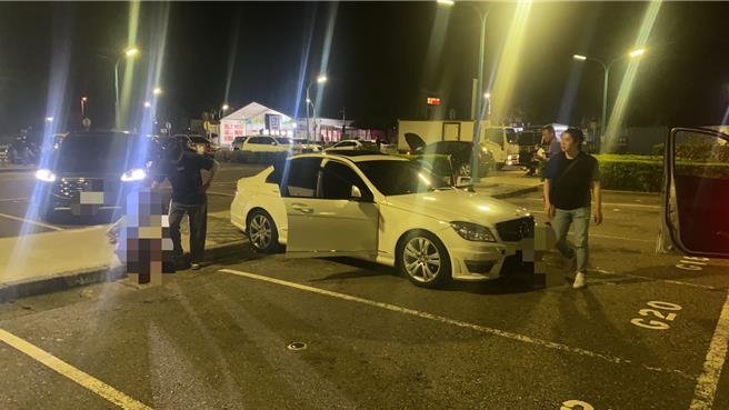 警方在清水休息區逮到4名嫌犯。（民眾提供／李京昇苗栗傳真）