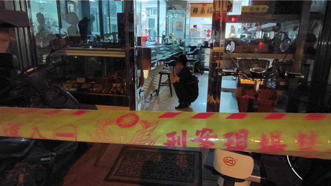 苗栗縣議員曾美露所經營的銀樓遭搶。（民眾提供／李京昇苗栗傳真）