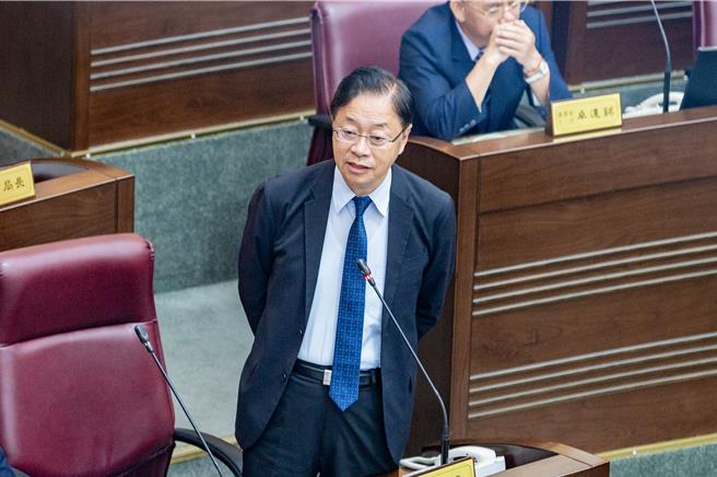 张善政不讳言前朝工程追加预算签呈签到手软，他知悉当时环境不佳不苛责。(市府提供)