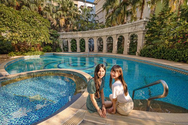 福容大饭店高雄户外泳池优质设施。（图／高雄市观光局提供）