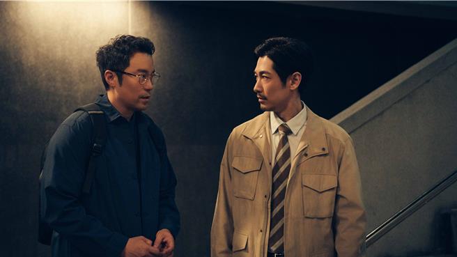 張孝全劇中與藤岡靛針鋒相對。（Netflix提供）