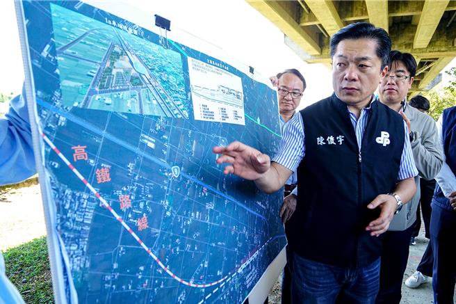 立法院交通委員會今天赴宜蘭考察，立委陳俊宇建議擴大宜蘭高鐵特區範圍，以帶動宜蘭的發展。（李忠一攝）