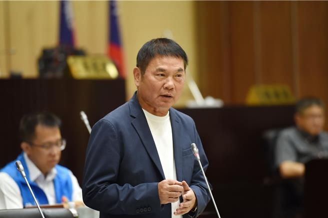 苗栗县长锺东锦答询。（苗栗县政府提供／李京升苗栗传真）