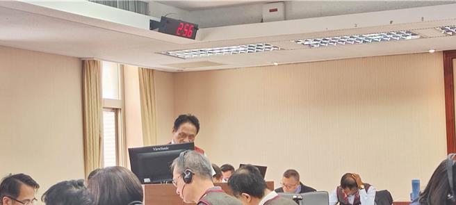 原民會於30日的業務報告指出「針對復甦部落旅遊，提出3000萬元經費，執行『花蓮部落旅遊振興計畫』」。（林良齊攝）