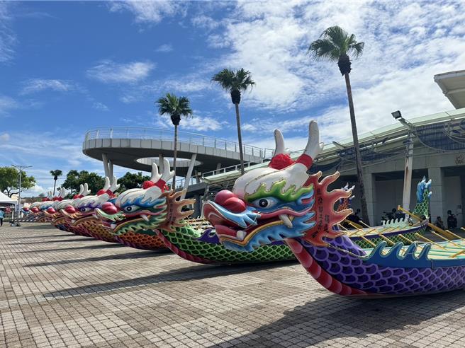 林园中芸渔港举办龙舟点睛祈福活动。（洪靖宜摄）