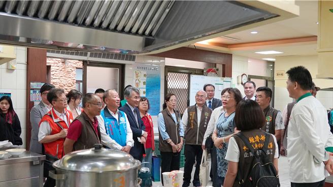 苗栗县育达科技大学与苗栗县、台中市、彰化县、南投县、云林县等5县市中区荣誉指导员协进会加强产学合作，5月29日在育达科大校园签订产学策略联盟合作意向书。（育达科大提供／谢明俊苗栗传真）