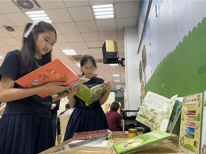 食农教育带领学童进入水果产业世界，期让学童扩张视野、诱发自主探索学习力，传承台湾水果产业文化。（高钧麟摄）