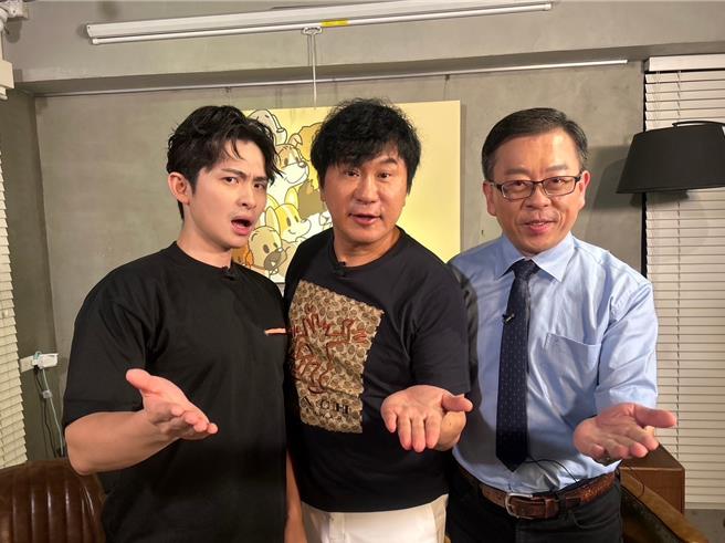 胡瓜（中）与博恩（左）、陈烱鸣医师分析喜剧演员心态。（图／下面一位提供）