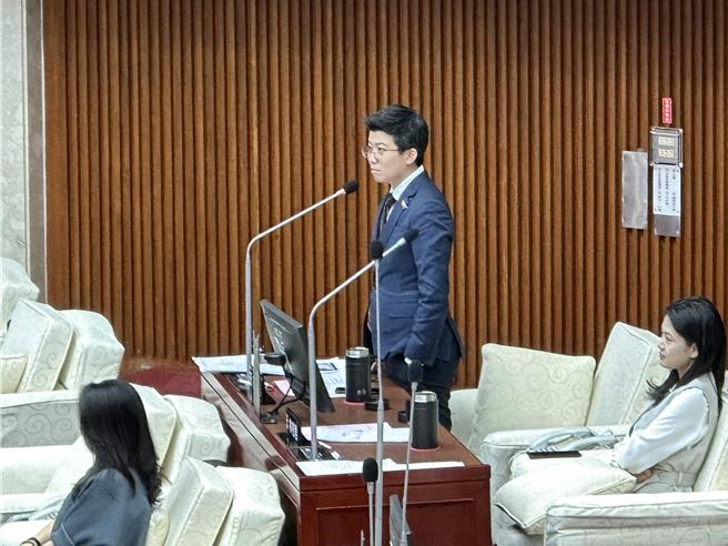 社民党台北市议员苗博雅（图）数度质疑，北市府涉嫌将宝林案食安稽查内容泄密给国民党立委徐巧芯，而在经政风处调查后，确定该资料由卫生局食药科将照片传给「媒体事务组」群组，后续无法继续追查。（丁上程摄）