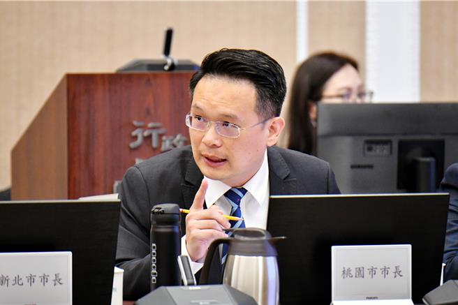 大火燒出高樓危機，桃園市副市長蘇俊賓促暢通無線電、增高樓防災中心預算。(市府提供／蔡依珍桃園傳真)