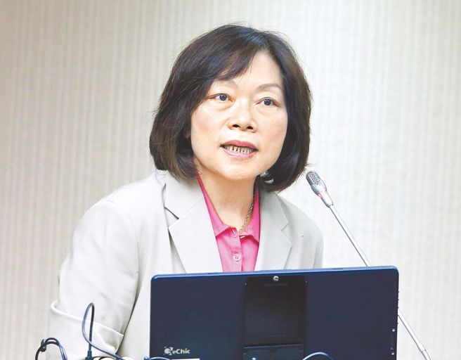 劳动部部长何佩珊30日接受本报专访时表示，「目前还没有很好的方法（降低工时）」。（报系资料照）