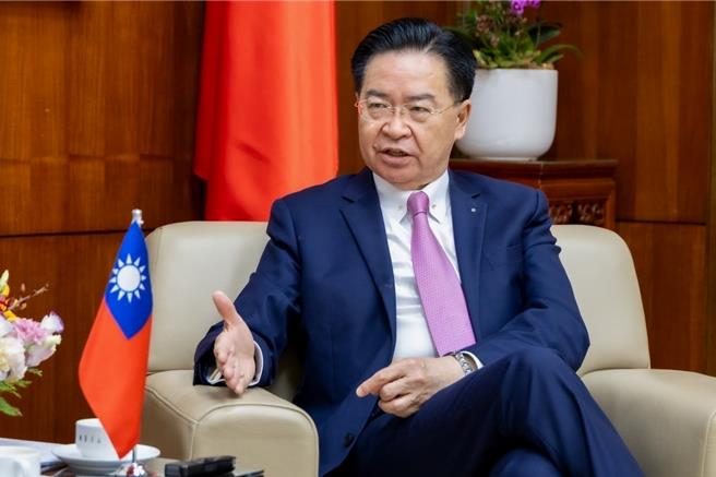 国安会秘书长吴钊燮近日频繁接见外宾，遭立委徐巧芯质疑，未来外交上是否会有双头马车？(外交部资料照片)