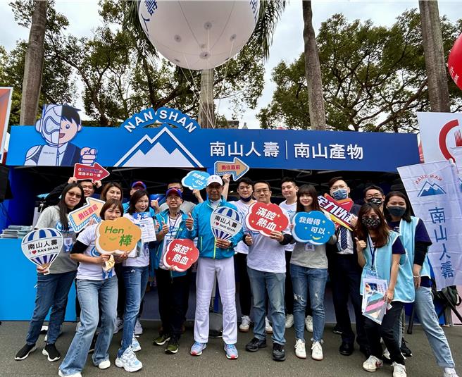 你有加薪嗎？主計總處統計，去年加薪產業中，以金融及保險業成果最顯著。圖為南山人壽校園徵才。(資料照／洪凱音台北傳真)