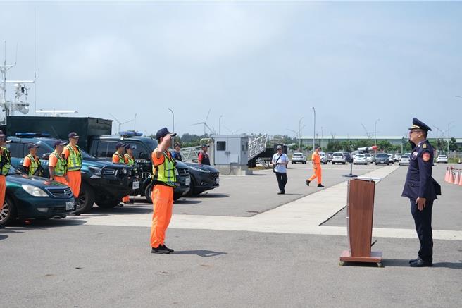 海巡署中部分署除加強海上及岸際勤務能量外，並整合當地警政、航政及關務機關，30日舉行海上聯合巡弋及擴大威力掃蕩誓師大會。（照片由海巡署中部分署提供）