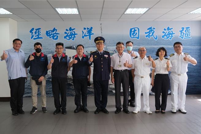 海巡署中部分署除加強海上及岸際勤務能量外，並整合當地警政、航政及關務機關，30日舉行海上聯合巡弋及擴大威力掃蕩誓師大會。（照片由海巡署中部分署提供）