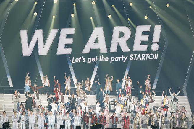 星达拓娱乐本周在大阪京瓷巨蛋举行家族演唱会，旗下14组男团接力演出。（大鸿艺术、星达拓娱乐提供）